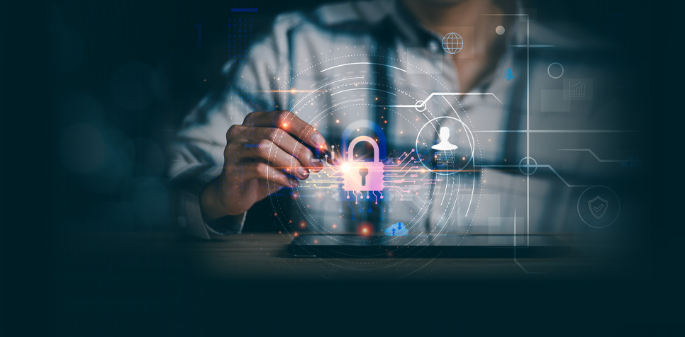 Person in einem dunklen Raum, die mit einem Stift auf ein schwebendes rotes Schlosssymbol tippt.